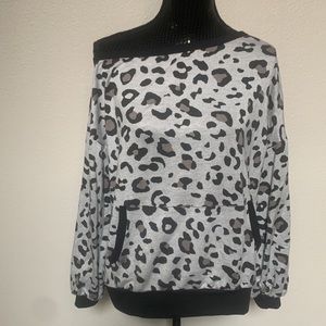 Flamingo Brand Woman’s Long Sleeve Top Cheetah Print  Size XL